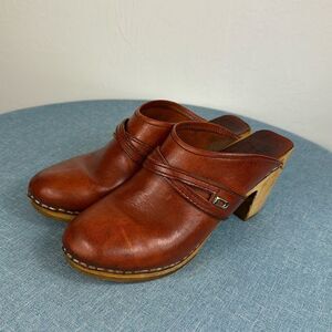 Skandals Sweden New York Vintage Leather Wood Heeled Clog Size 7.5